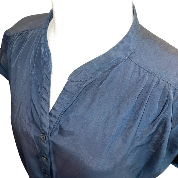 Earth Women's Top Size L Blue V=Neck Cap Sleeves Pullover Front Buttons - Picture 3 of 7